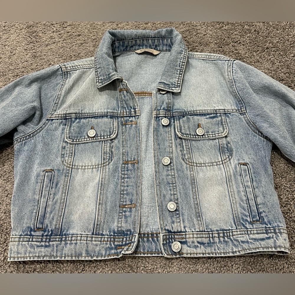 Light Blue Denim Cropped Jean Jacket - Picture 2 of 10